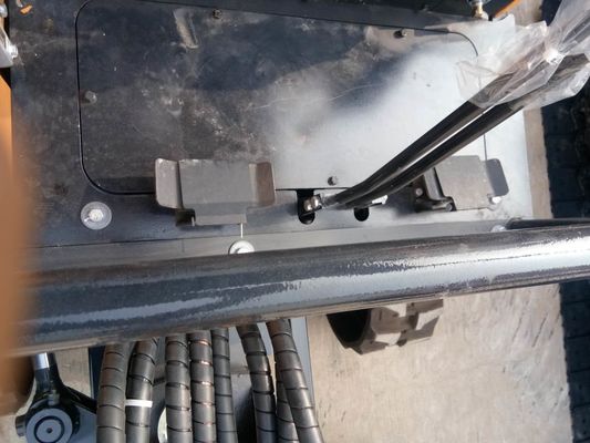 حداکثر عمق حفاری 2450mm کوچک خزنده حفاری برای حداکثر ارتفاع بلند کردن تیغه 240mm